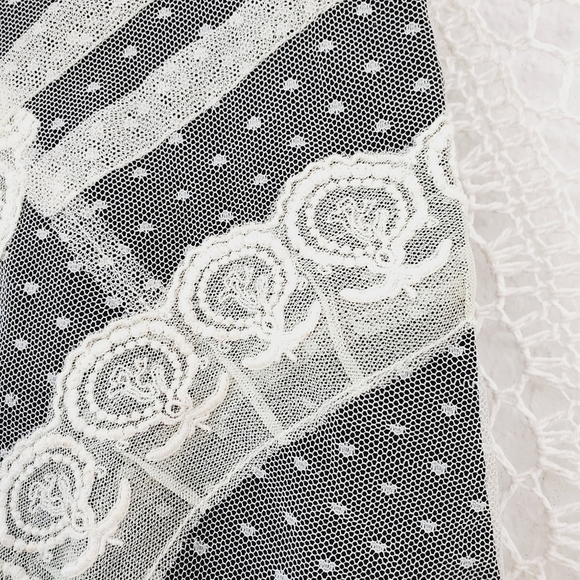 Anthropologie Viola Medallion Skirt Black Velvet Cream Lace Women's Size 0 - Picture 5 of 10